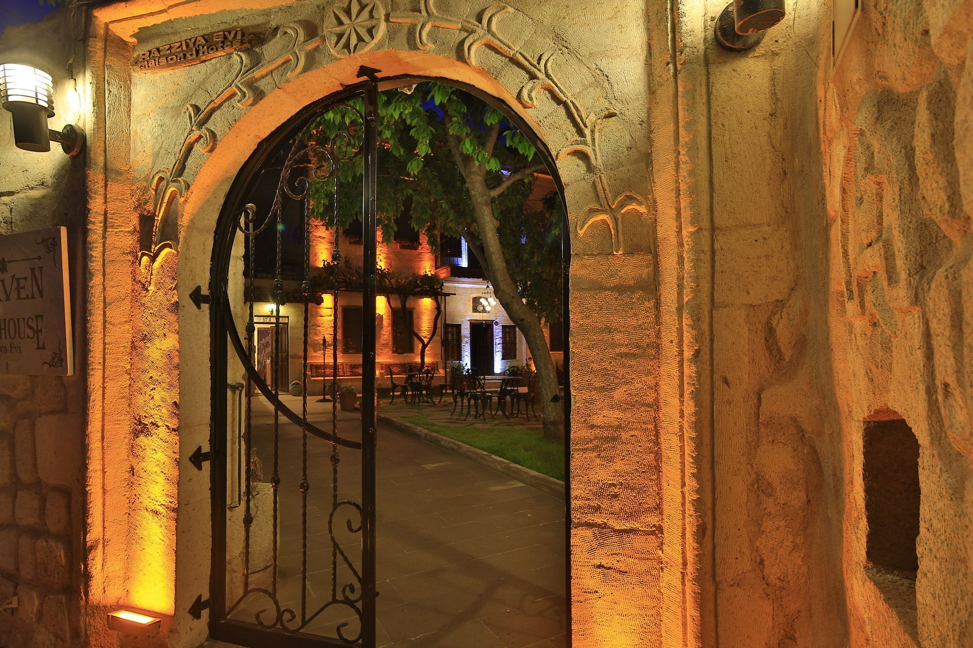 Heaven Cave House - Razziya Evi Bed & Breakfast อูร์กุบ ภายนอก รูปภาพ